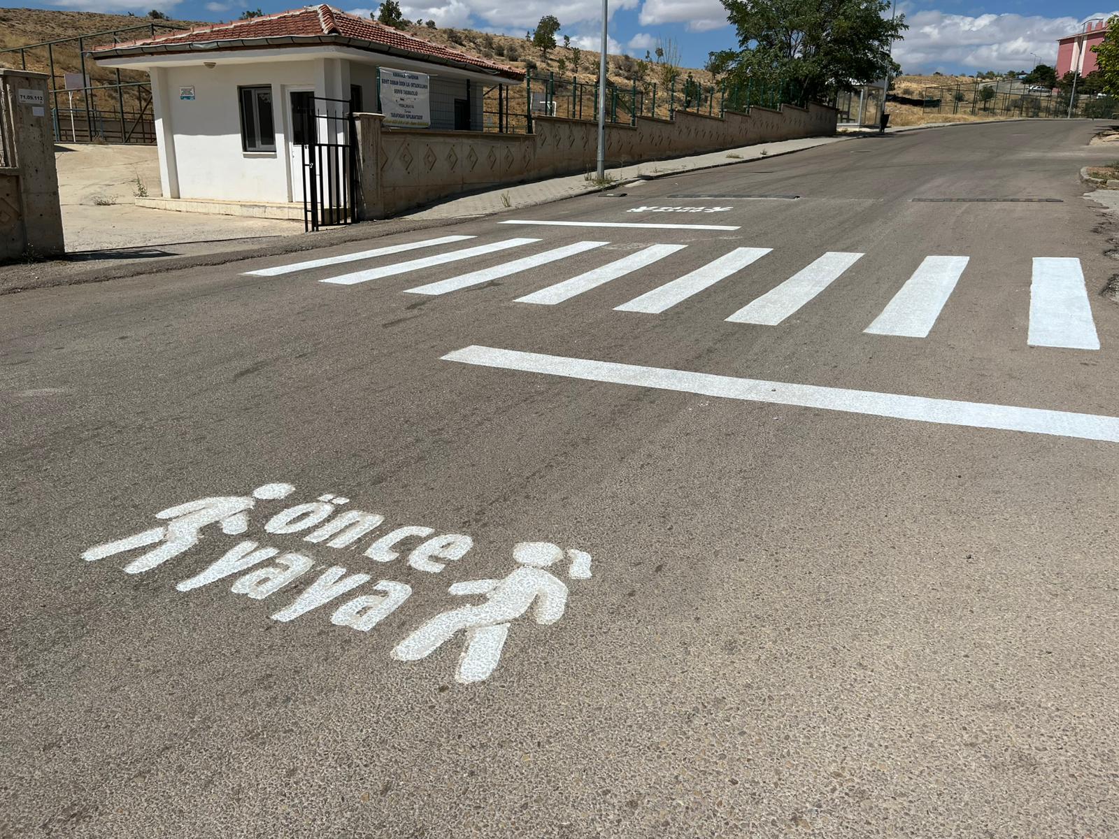 yaya-gecidi-cizgileri-ve-trafik-uyari-isaretlerini-yeniledik